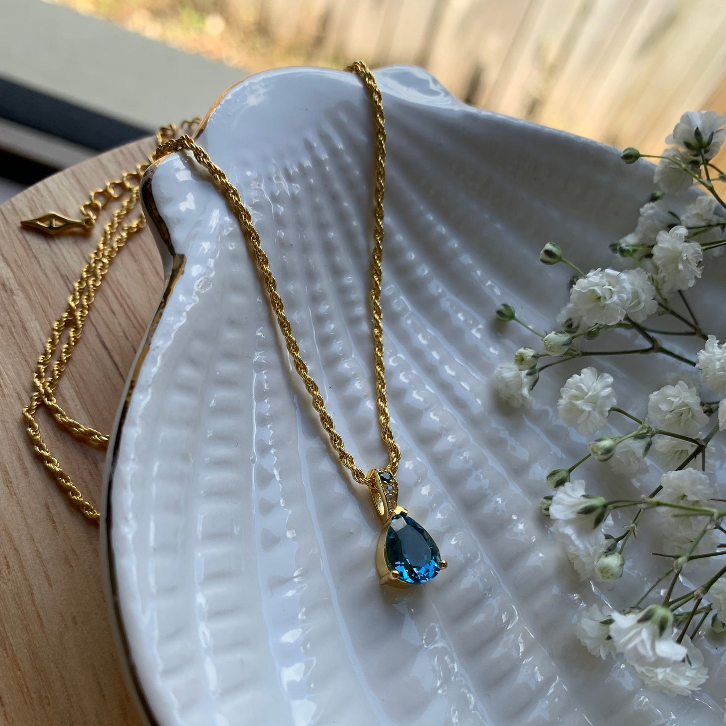 Aura Drop Pendant - Gold