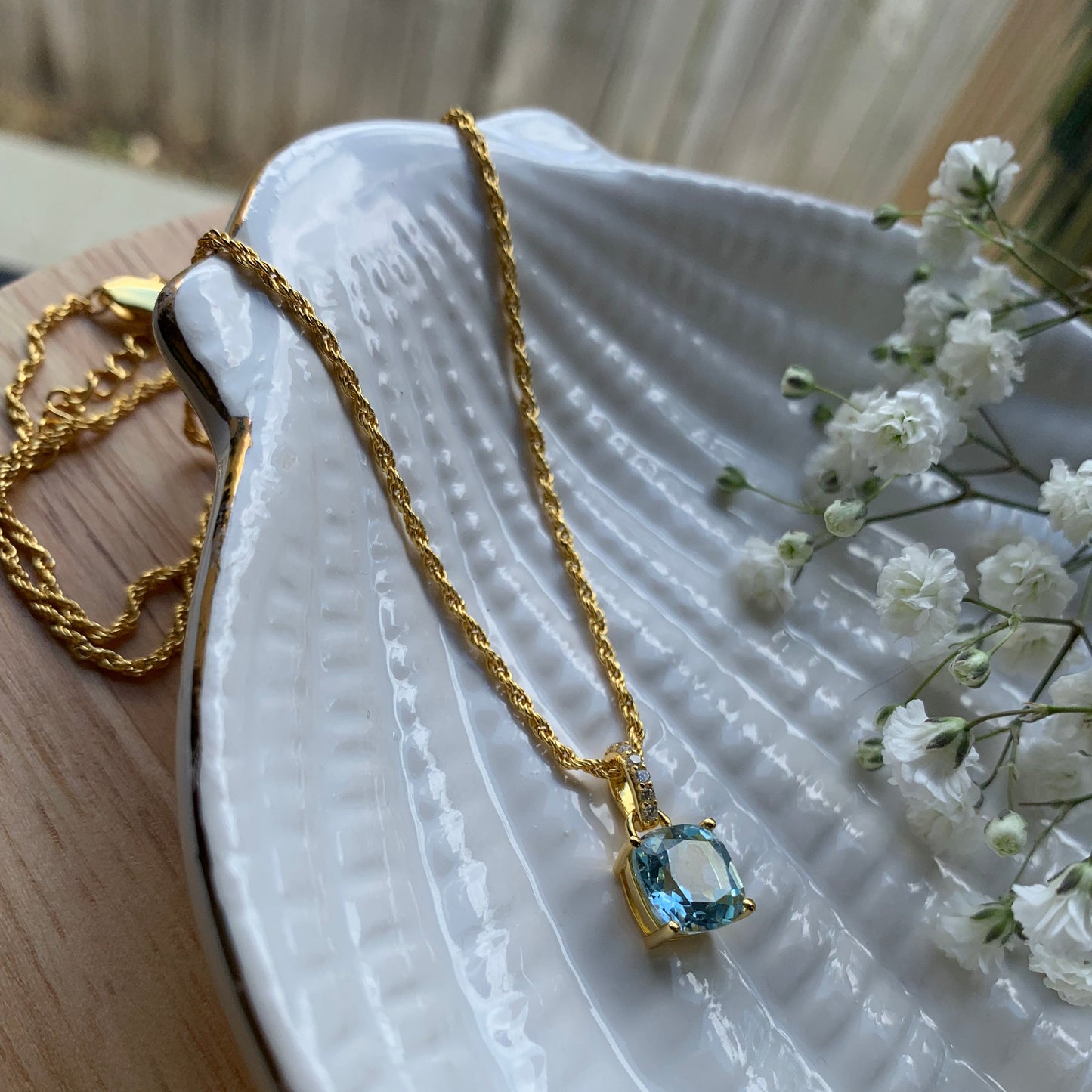 Aura Lumina Pendant - Gold