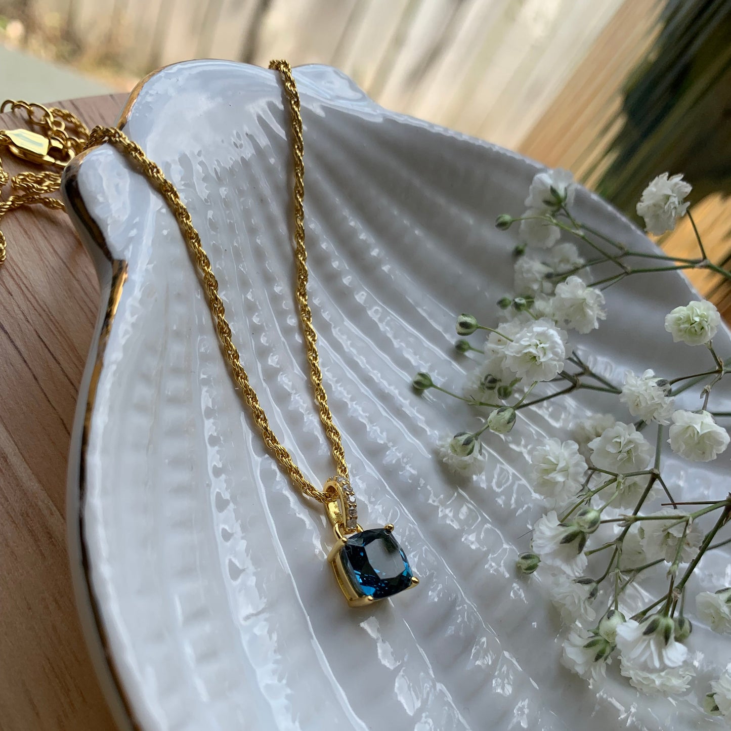 Aura Lumina Pendant - Gold