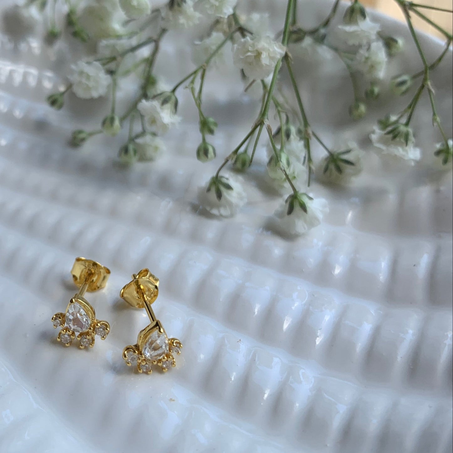 Aura Drop Studs - Gold