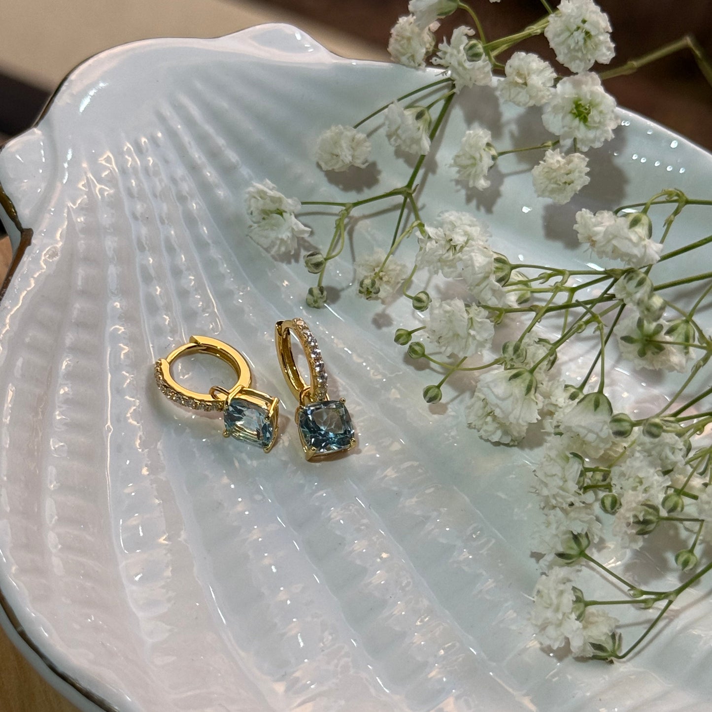 Aura Lumina Danglers - Gold