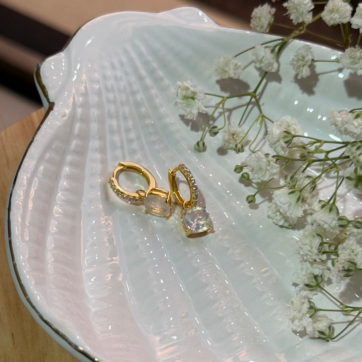 Aura Lumina Danglers - Gold