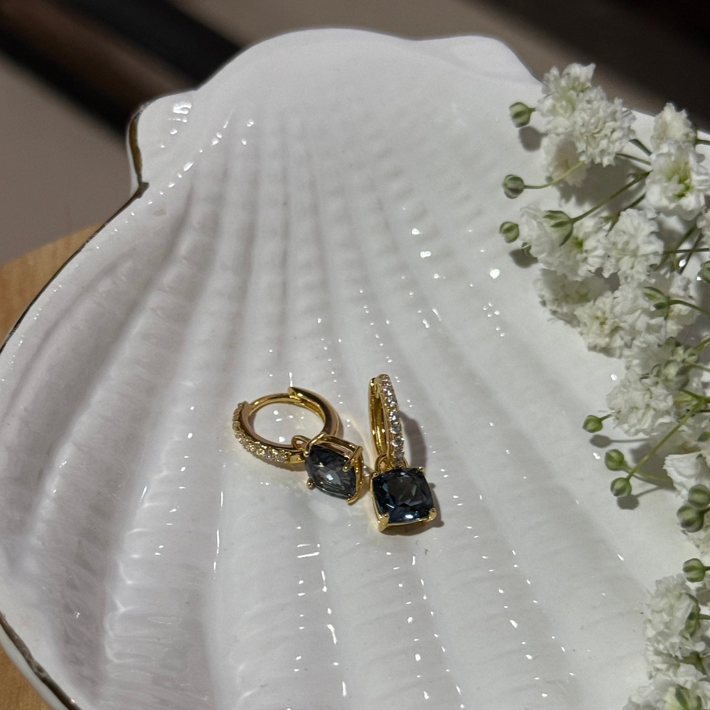 Aura Lumina Danglers - Gold